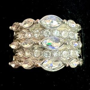 5/$20🛍️Paparazzi Light Pink with White Crystals Statement Ring